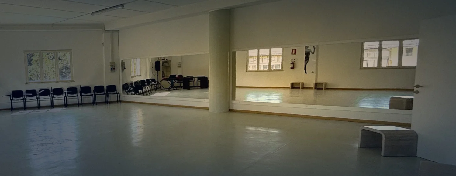 Sala Chicago da 110 m² con specchio a parete, Ascoli Piceno